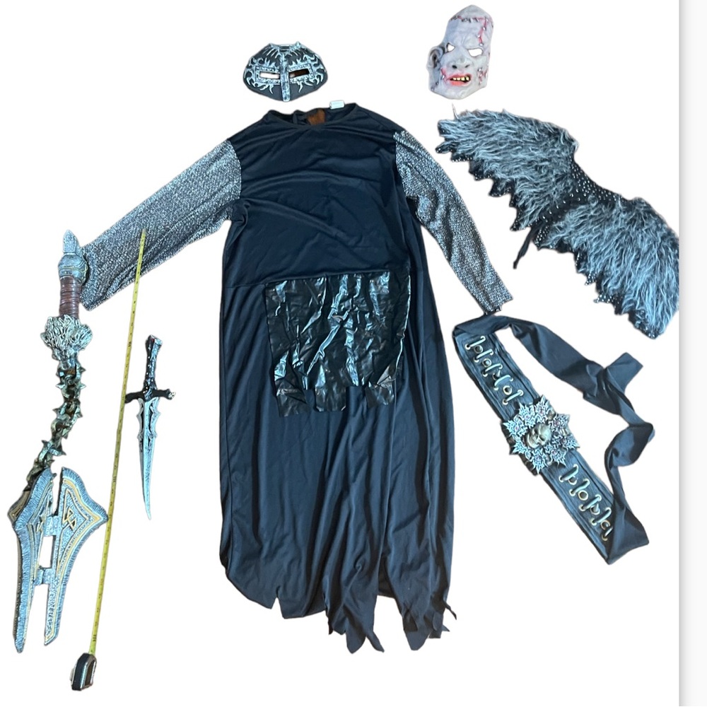 Mens Halloween costume 6 piece set with knife & flail